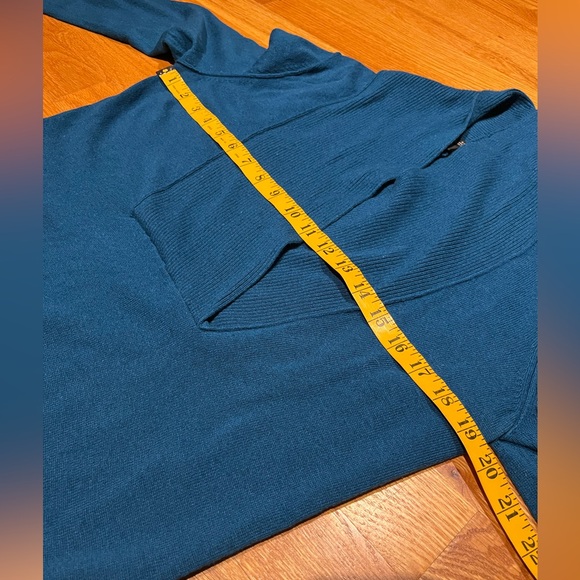 Banana Republic Wool Cashmere blend blue teal sweater, Size Medium - Picture 3 of 6
